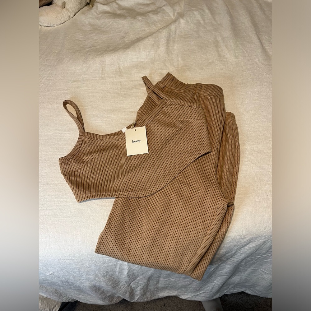 Beivy Women’s Two-Piece Crop Top and Joggers Set, Size L